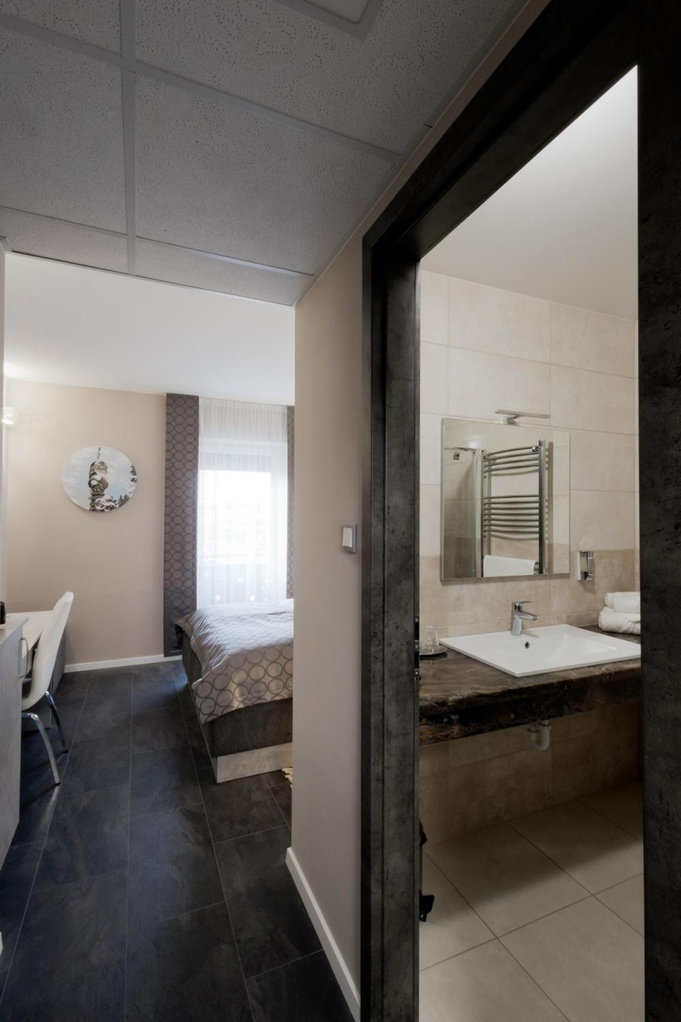 Bubble Hotel Es Rendezvenykoezpont Zalaegerszeg Exteriör bild