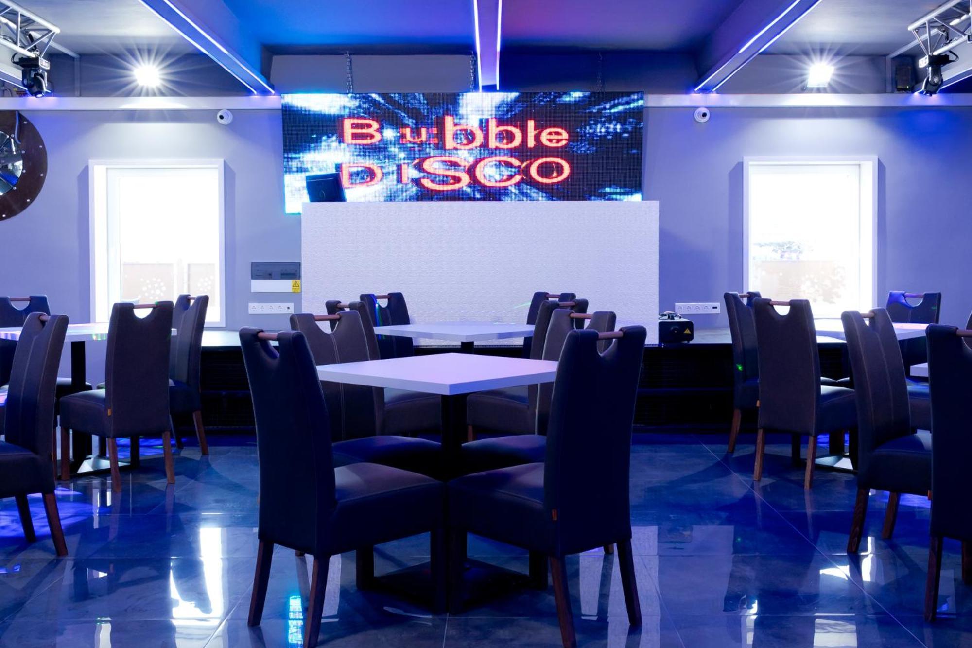 Bubble Hotel Es Rendezvenykoezpont Zalaegerszeg Exteriör bild